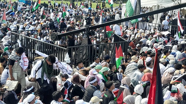Di Monas, Ribuan Massa Teriakkan Boikot Produk Zionis Bersama Ustaz Dasad Latif dari_indonesia_untuk_palestina1.jpg